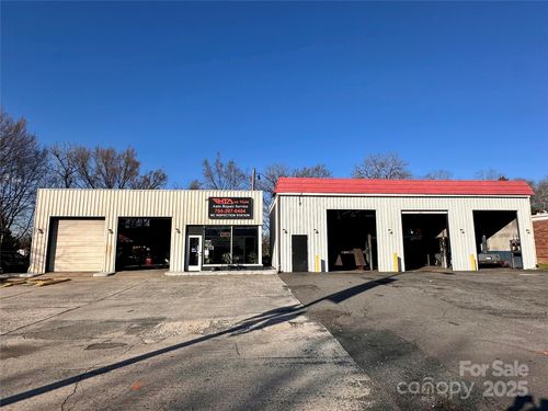 208 Main St, Pineville, NC, 28134-9472 | Card Image