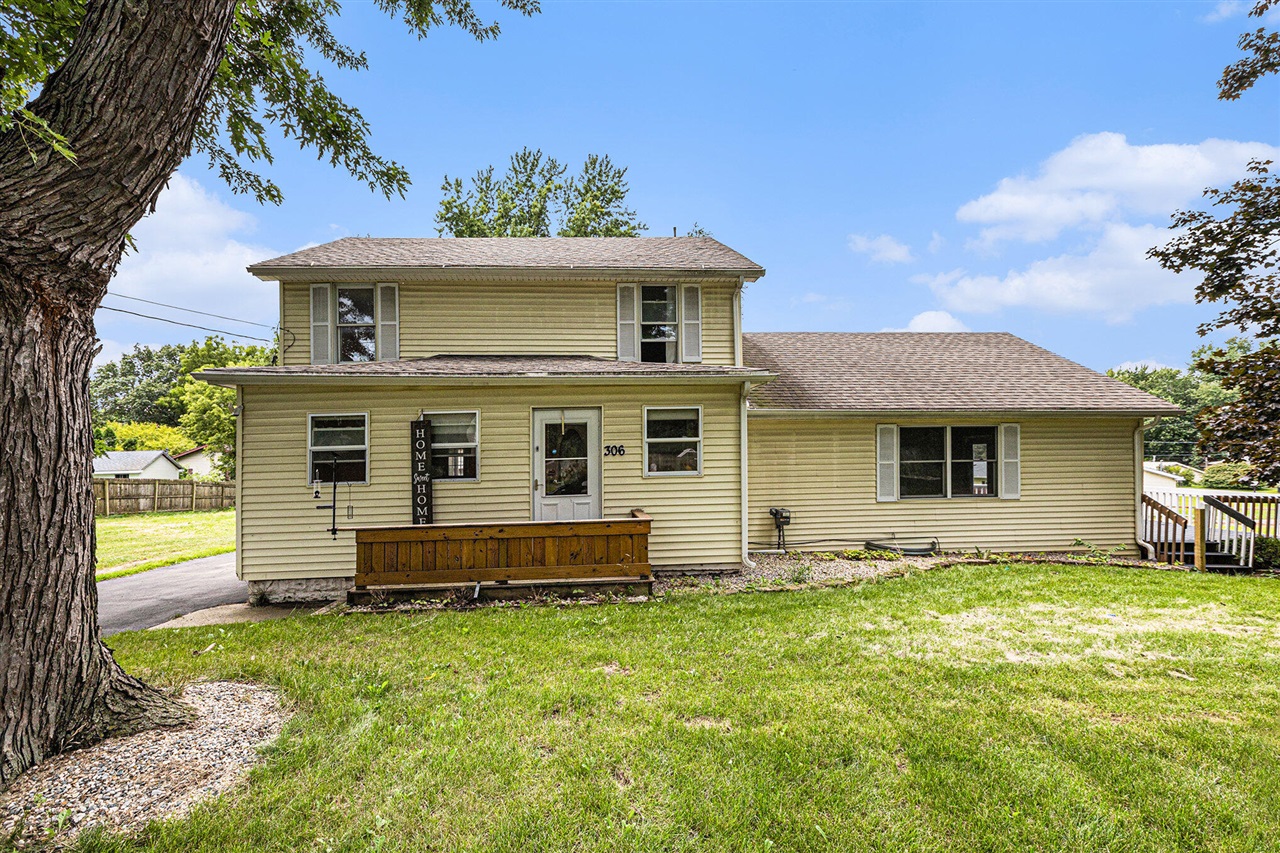 Maurice Ave, Jackson, MI 49203