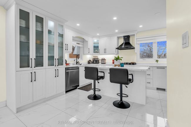 118 Charters Rd, House other with 5 bedrooms, 4 bathrooms and 2 parking in Brampton ON | Image 10