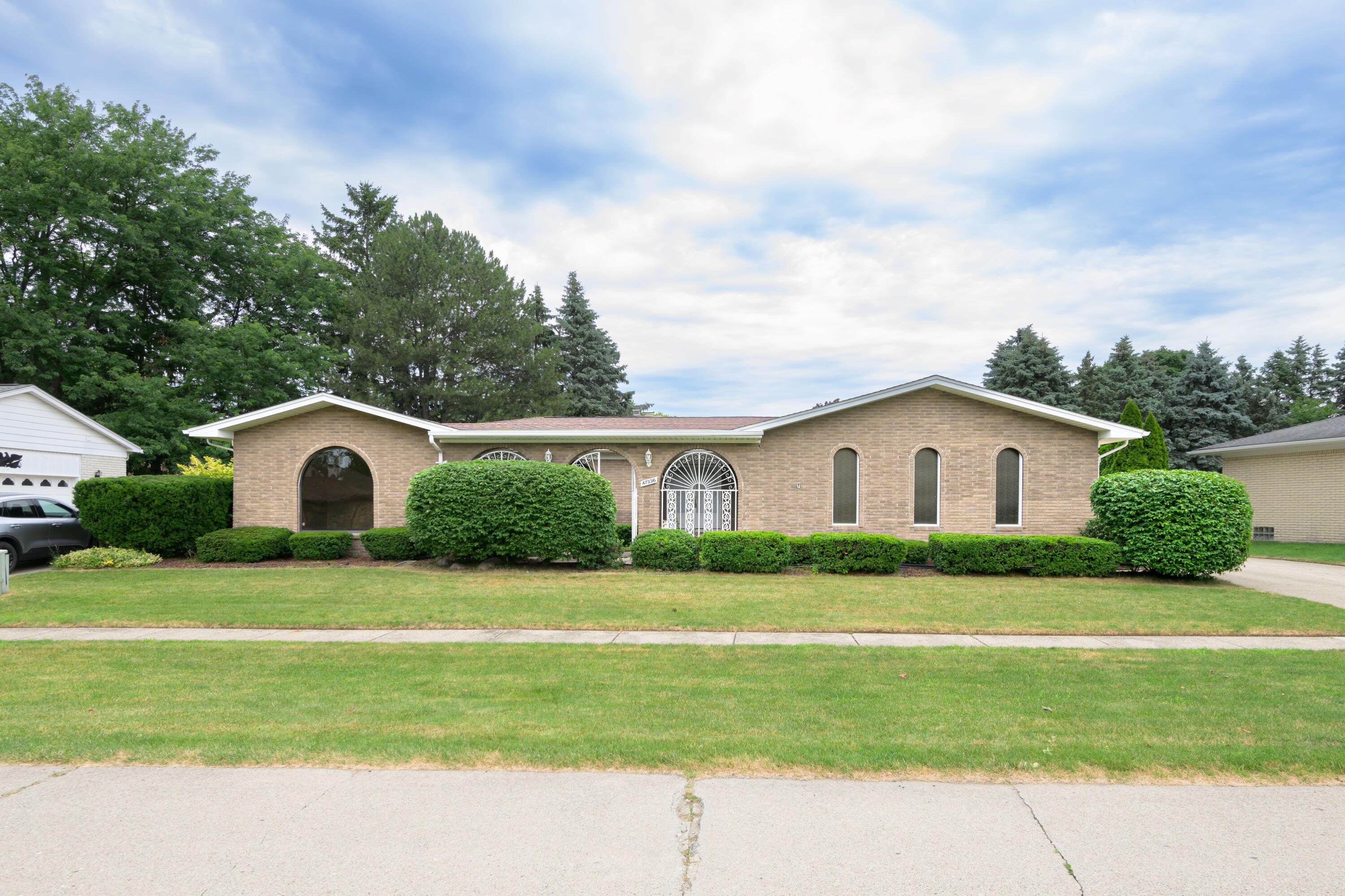 Westlake Dr, Shelby Township, MI 48315