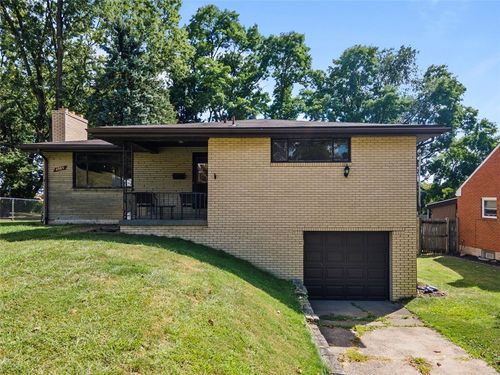 4983 Willow Dr, Pittsburgh, PA, 15236-1842 | Card Image