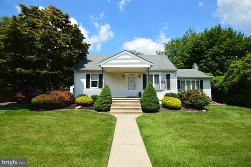 221 Clementon Ave, BLACKWOOD, NJ, 08012-3081 | Card Image