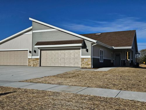 33-3719 Newcastle Dr, Janesville, WI, 53546-8813 | Card Image