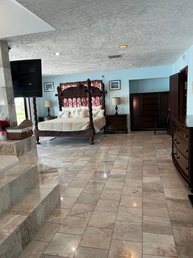 3rd fl Master Bedroom | Image 21