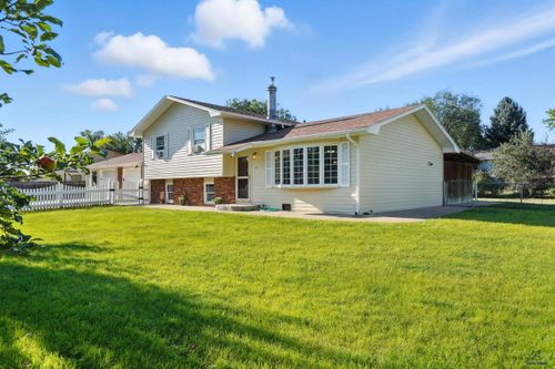 4708 Howie Dr, Rapid City, SD, 57703-6320 | Card Image