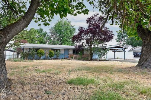 452 W Pine Street, Central Point, OR, 97502 | Card Image