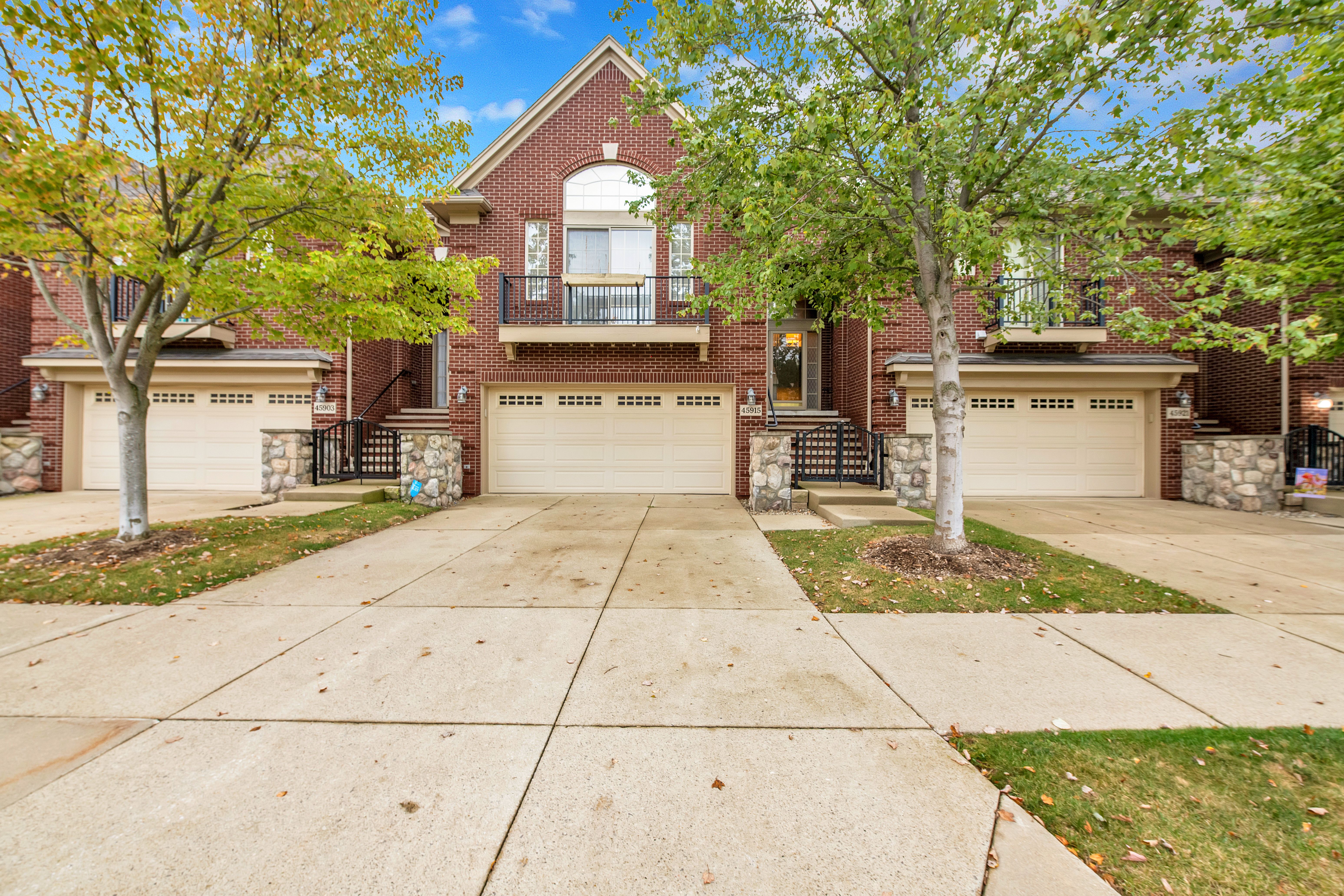 Dutton Dr, Macomb, MI 48044