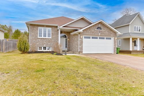 2017 Sandstone Cres, Petawawa, ON, K8H0B2 | Card Image