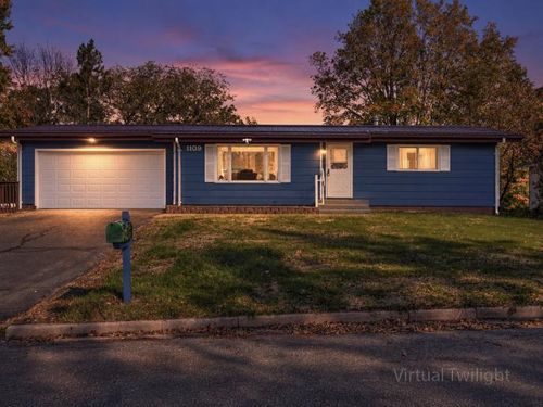 1109 16th Ave E, Menomonie, WI, 54751-3551 | Card Image