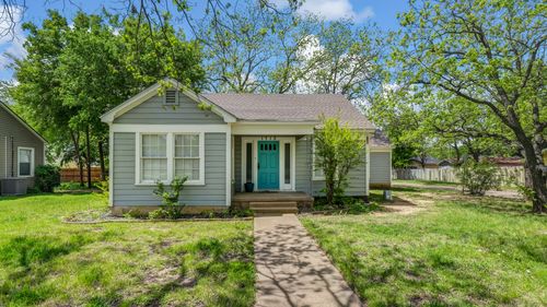 1715 N Oak Ave, Mineral Wells, TX, 76067-3031 | Card Image