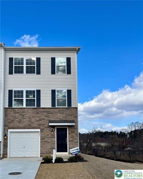 8217 Alexander Ct, BREINIGSVILLE, PA, 18031-8754 | Card Image
