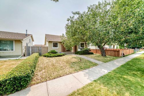 128 Erin Woods Dr Se, Calgary, AB, T2B2S1 | Card Image