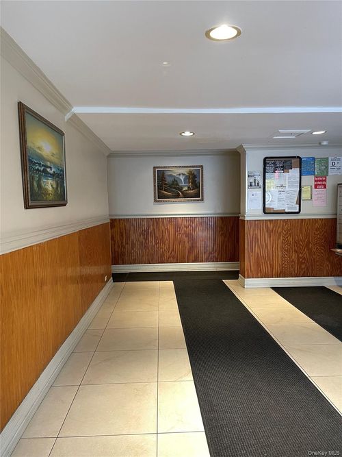 6j-8720 175th Street, New York, NY, 11432 | Card Image