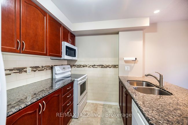 303 - 61 Clarington Blvd, Condo with 2 bedrooms, 1 bathrooms and 1 parking in Clarington ON | Image 12