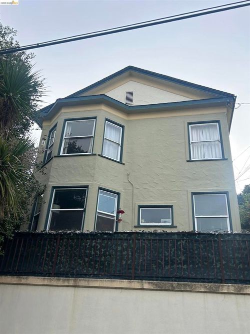 213 Nicholl Ave, Richmond, CA, 94801-3820 | Card Image