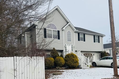 1015 Forbes St, New Bedford, MA, 02745-3712 | Card Image