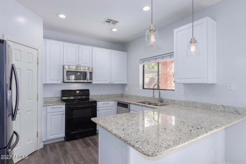 7031 S 30th St, Phoenix, AZ, 85042-6012 | Card Image