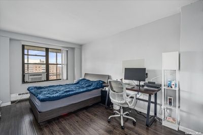 16M - 61-25 98th St, Home with 1 bedrooms, 1 bathrooms and null parking in Rego Park NY | Image 3