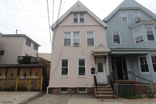 47 Ann St, Newark, NJ, 07105-3107 | Card Image