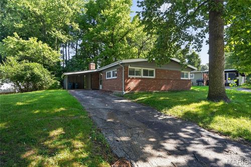 8313 Pepperidge Dr, Berkeley, MO, 63134-1417 | Card Image