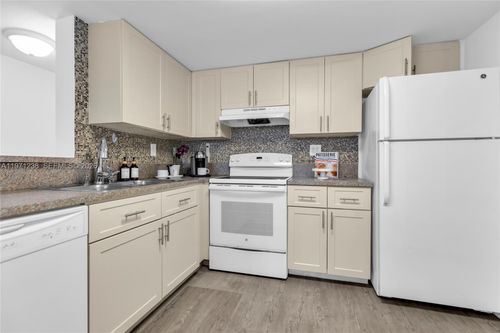 9785-9785 Nob Hill Ct, Sunrise, FL, 33351-4601 | Card Image