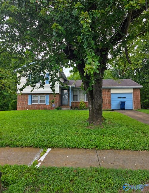 3219 W Helena Dr Nw, Huntsville, AL, 35810-3336 | Card Image
