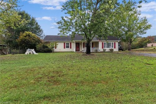 7540 Greenmeadow Dr, Tobaccoville, NC, 27050-9709 | Card Image