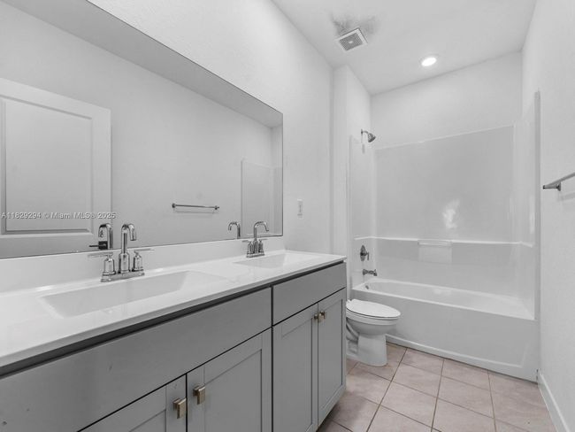 619 Ne 5 Th St, House other with 5 bedrooms, 3 bathrooms and null parking in Florida City FL | Image 27