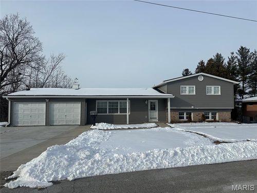 35 Holiday Dr, Hannibal, MO, 63401-1913 | Card Image