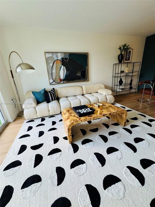 apt-302-1045 10th St, Miami Beach, FL, 33139-5303 | Card Image