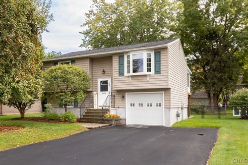 116 Baltic Dr, Liverpool, NY, 13090-3751 | Card Image