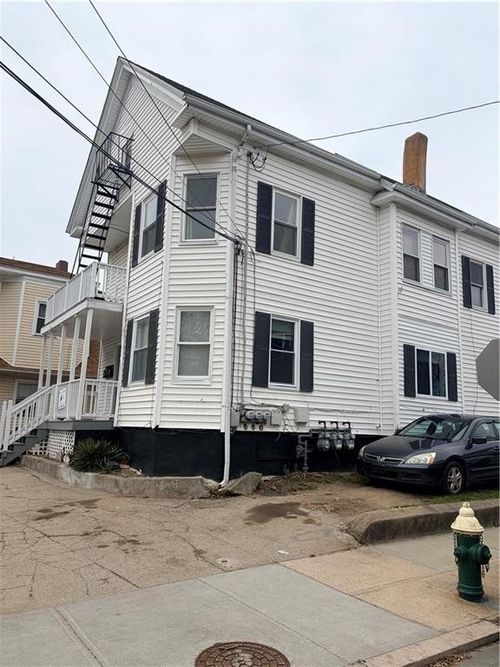 41 Carter St, Providence, RI, 02907-2943 | Card Image