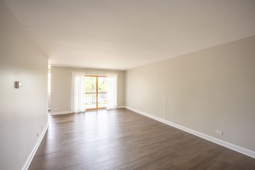 2b-450 Raintree Ct, Glen Ellyn, IL, 60137-6743 | Card Image