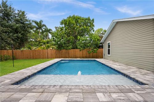 866 101st Ave N, NAPLES, FL, 34108-3207 | Card Image