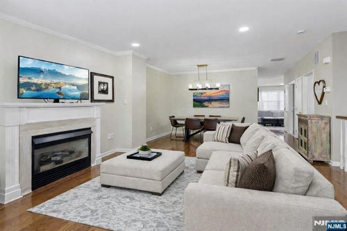 273 Roslyn Ct, West New York, NJ, 07093-8325 | Card Image