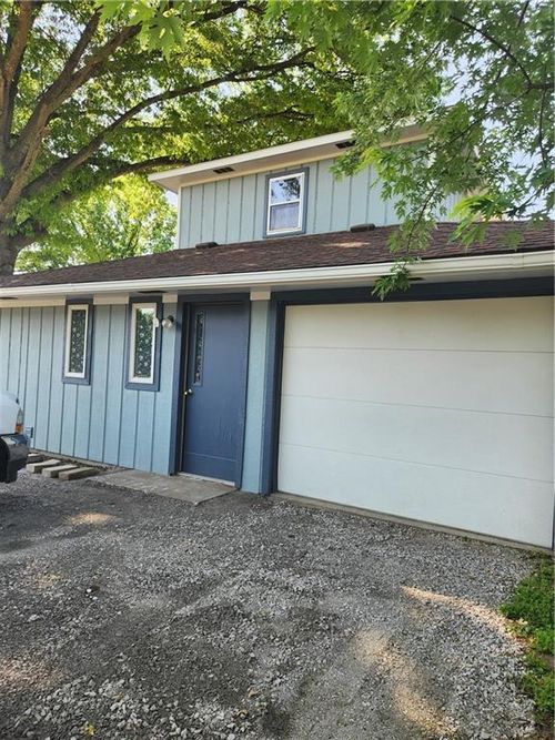 103 W 10th St, Stewartsville, MO, 64490-9611 | Card Image