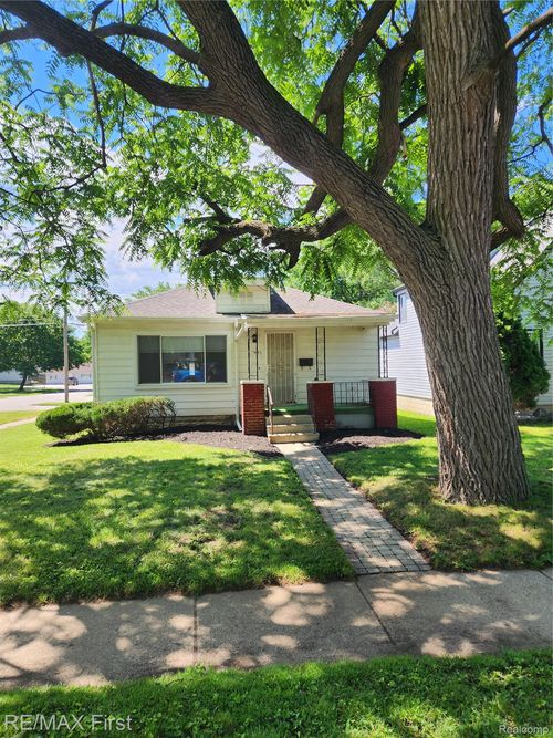 995 Lakeview St, Waterford, MI, 48328-3816 | Card Image