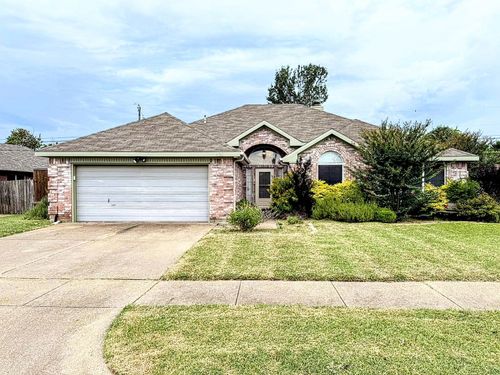 908 Busby Dr, Cedar Hill, TX, 75104-7226 | Card Image