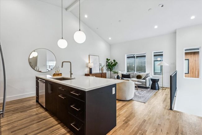 102 - 2138 Lovedale Ave, Condo with 2 bedrooms, 3 bathrooms and null parking in Dallas TX | Image 8