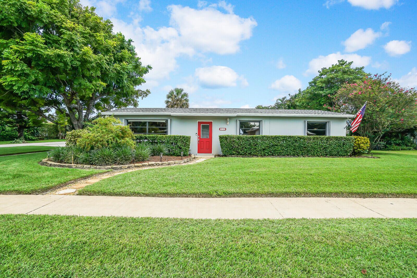 Henthorne Dr, Lake Worth Beach, FL 33461