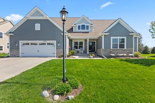 N28W24340 Single Tree Court, Pewaukee, WI, 53072 | Card Image