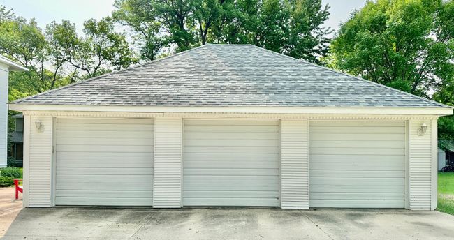 Three-Stall Garage | Image 8