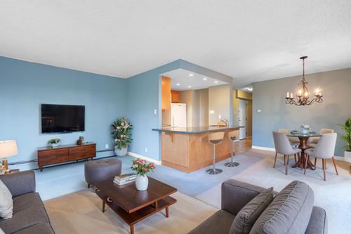 102-747 17th St, West Vancouver, BC, V7V3T4 | Card Image