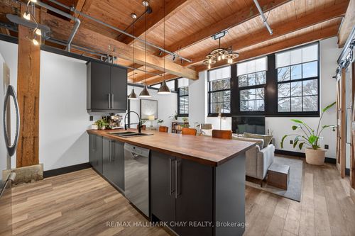 106-543 Timothy St, Newmarket, ON, L3Y1R1 | Card Image