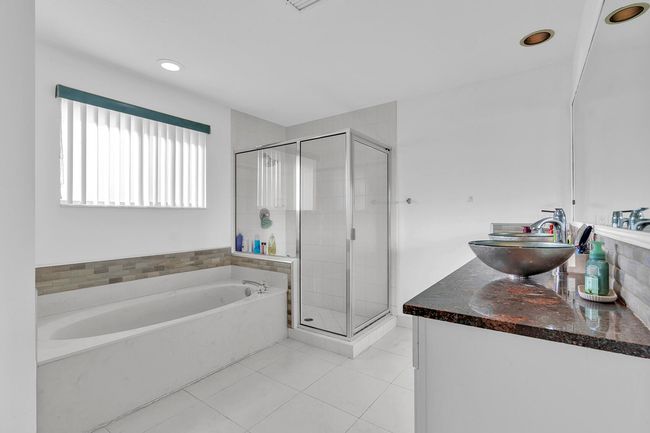 B - 5402 Pointe Villa Dr, Condo with 3 bedrooms, 3 bathrooms and null parking in Lighthouse Point FL | Image 17