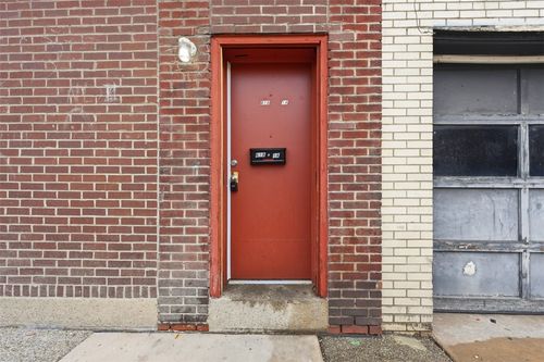 618 Broadway Ave, Mc Kees Rocks, PA, 15136-3041 | Card Image