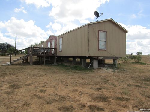 675 County Road 2814, Devine, TX, 78016-5518 | Card Image