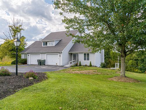 327 Pinehurst Ct, Abingdon, VA, 24211-3821 | Card Image