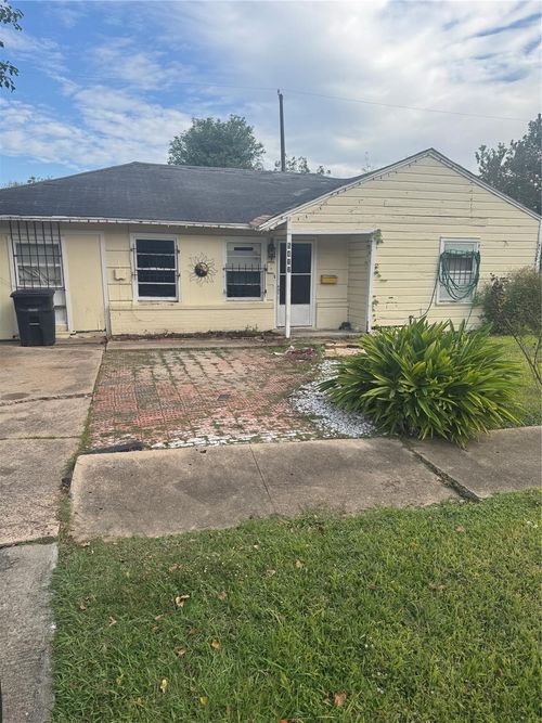 5417 Doulton Dr, Houston, TX, 77033-2817 | Card Image