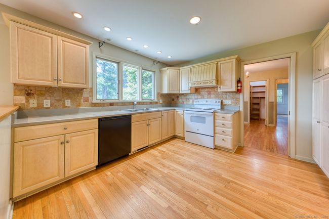 99 Ridge Rd, House other with 4 bedrooms, 3 bathrooms and 2 parking in New Milford CT | Image 9